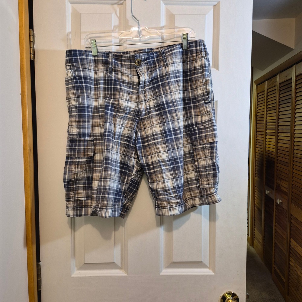 Eddie Bauer Mens Blue Plaid Cargo Shorts Size 36 Cotton Hiking Outdoor Utility